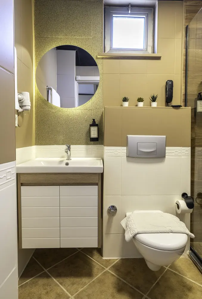 La Brisa Hotel bathroom